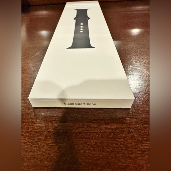Apple Watch Series 6 (44mm) with New in the Box Black Authentic Apple Watch Band - Picture 8 of 11